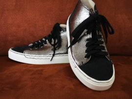 Sneakers zilverkleurig shiny met zwart