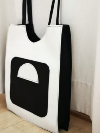 Zwart witte schoudertas met geometrische figuren
