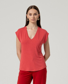 Surkana - V-Neck T-Shirt Red
