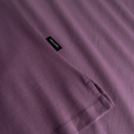 Dedicated - T-Shirt Visby Curious Cat berry purple
