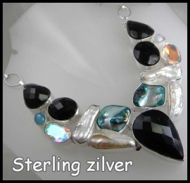 Ketting met edelsteen in zilver gezet