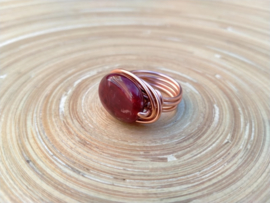 Wire ring in bruin en roségoud. Ringmaat 19