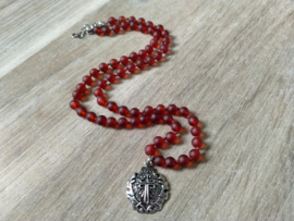 Geknoopte glaskralen herenketting met kleine Viking amulet