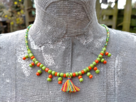 2 dlg. Set korte ketting/choker en armbandje met fijne groen/oranje rocailles