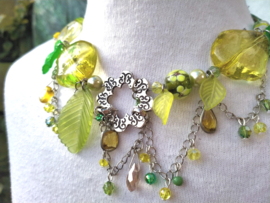 Waterval ketting met geel en groene accenten