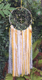 Handgemaakte oranje dromenvanger/dreamcatcher. Lengte 1.12 mtr. Maat L