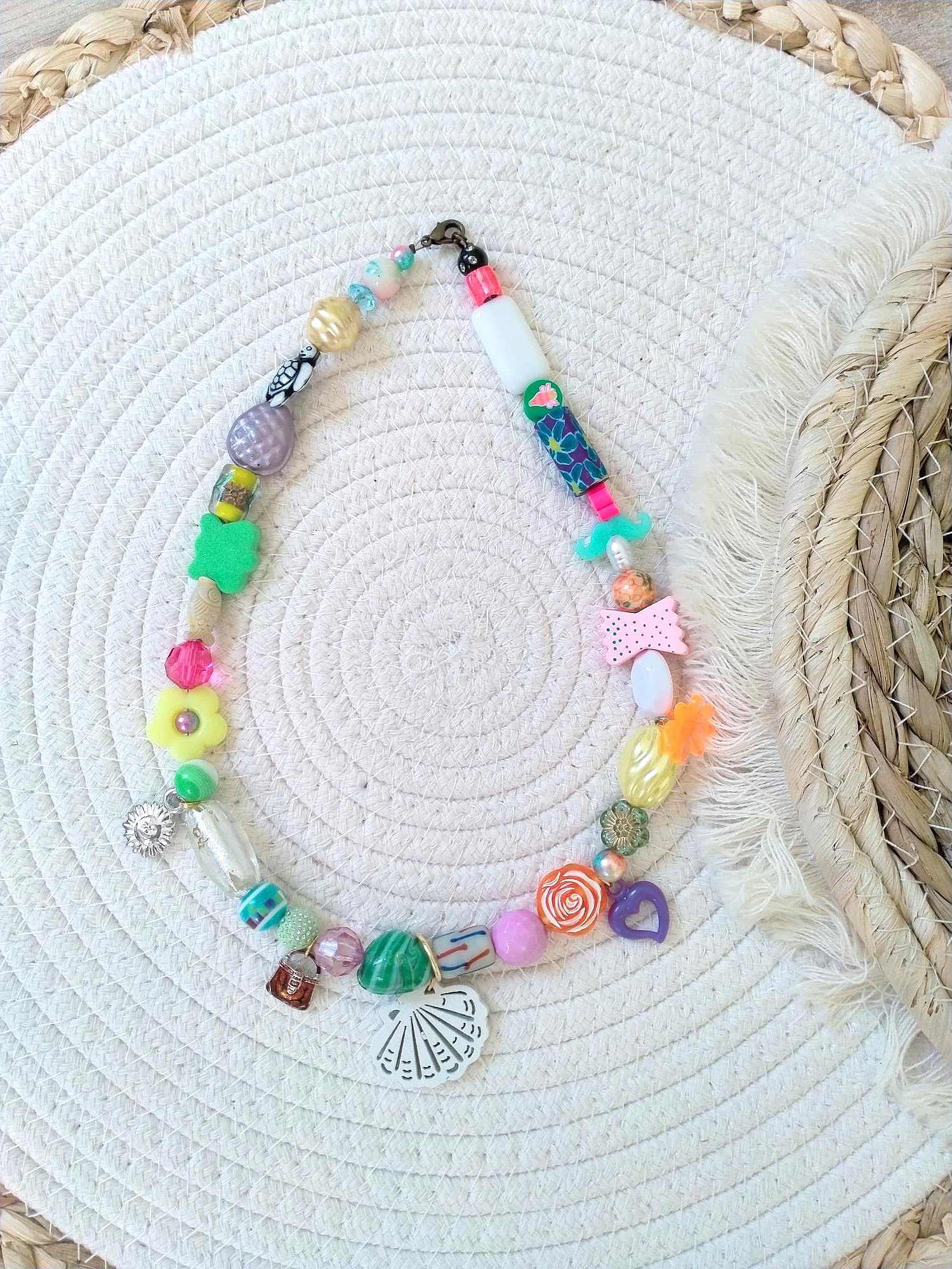 Korte Ibiza style ketting met houten schelphanger