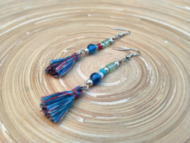 Ibiza style oorbellen met kleine glaskraaltjes