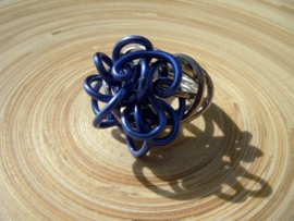 Wire ring blauw/zilverlook. Ringmaat 16