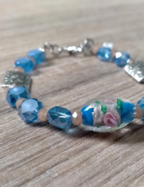Deze zachtblauwe Murano armband