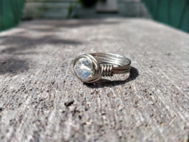 Copperwire ring met facet geslepen glas rondel met AB