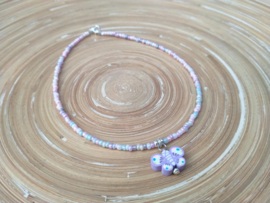 Lila kinderketting met vlinder hangertje