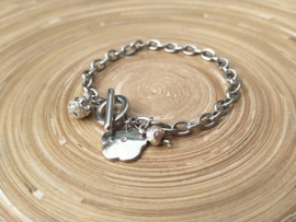 Zilverkleurig armbandje met strass