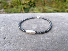 Fijne heren armband van terahertz kralen en RVS cilinder kraal