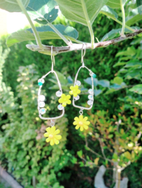 Gele copper wire bloem oorbellen