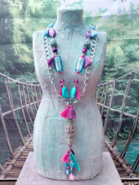 Lange Turquoise/fuchsia ketting met aluminium Jasseron
