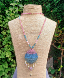 Lange regenboog ketting met ornament
