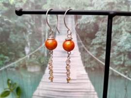 Oranje miracle beads oorbellen met glas rondellen
