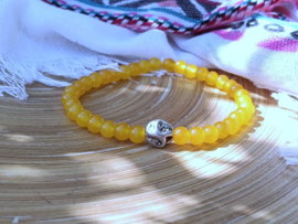 Herenarmband van Okergele Glaskralen