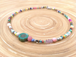 Choker met patrol Tsjechische glazen bloemkraal