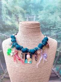 Korte turquoise stoffen ketting