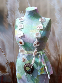 Parelmoer acryl ornamenten ketting