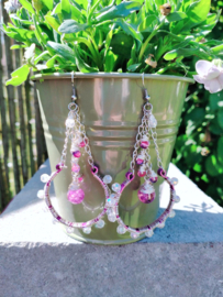 Paars en zilverkleurige flat wire oorbellen met AB en strass