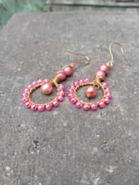 Roze copper wire oorbellen