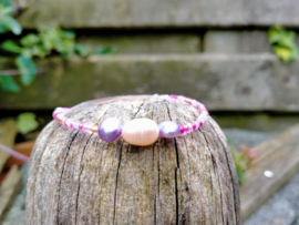 Lila/roze rocailles Ibiza armbandje met zoetwaterparels