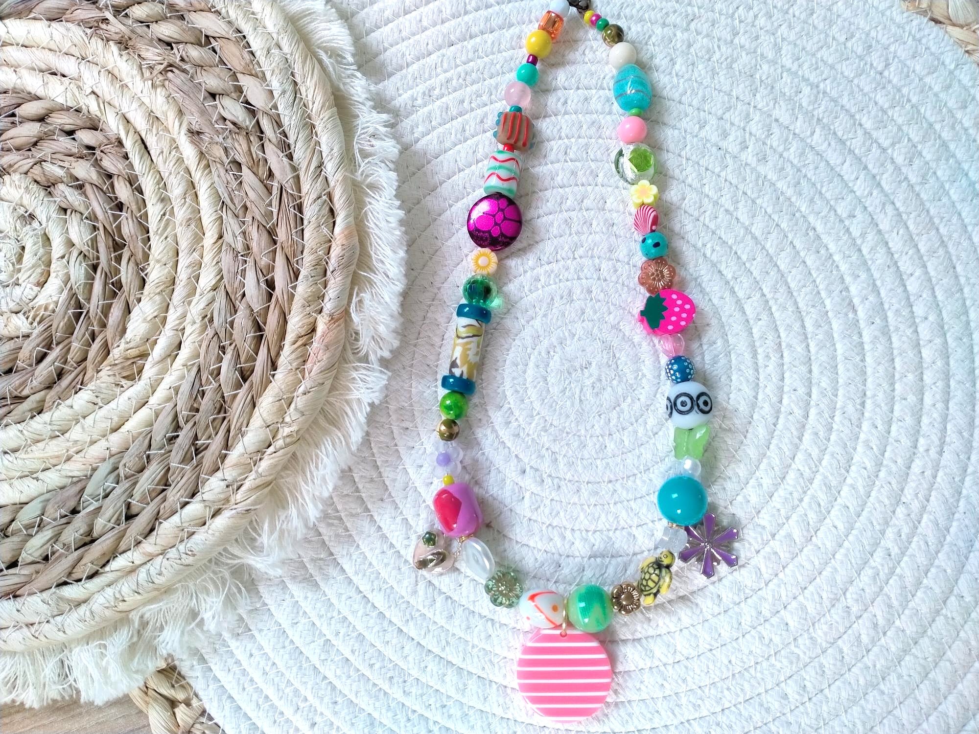 Korte Ibiza style ketting met retro hanger