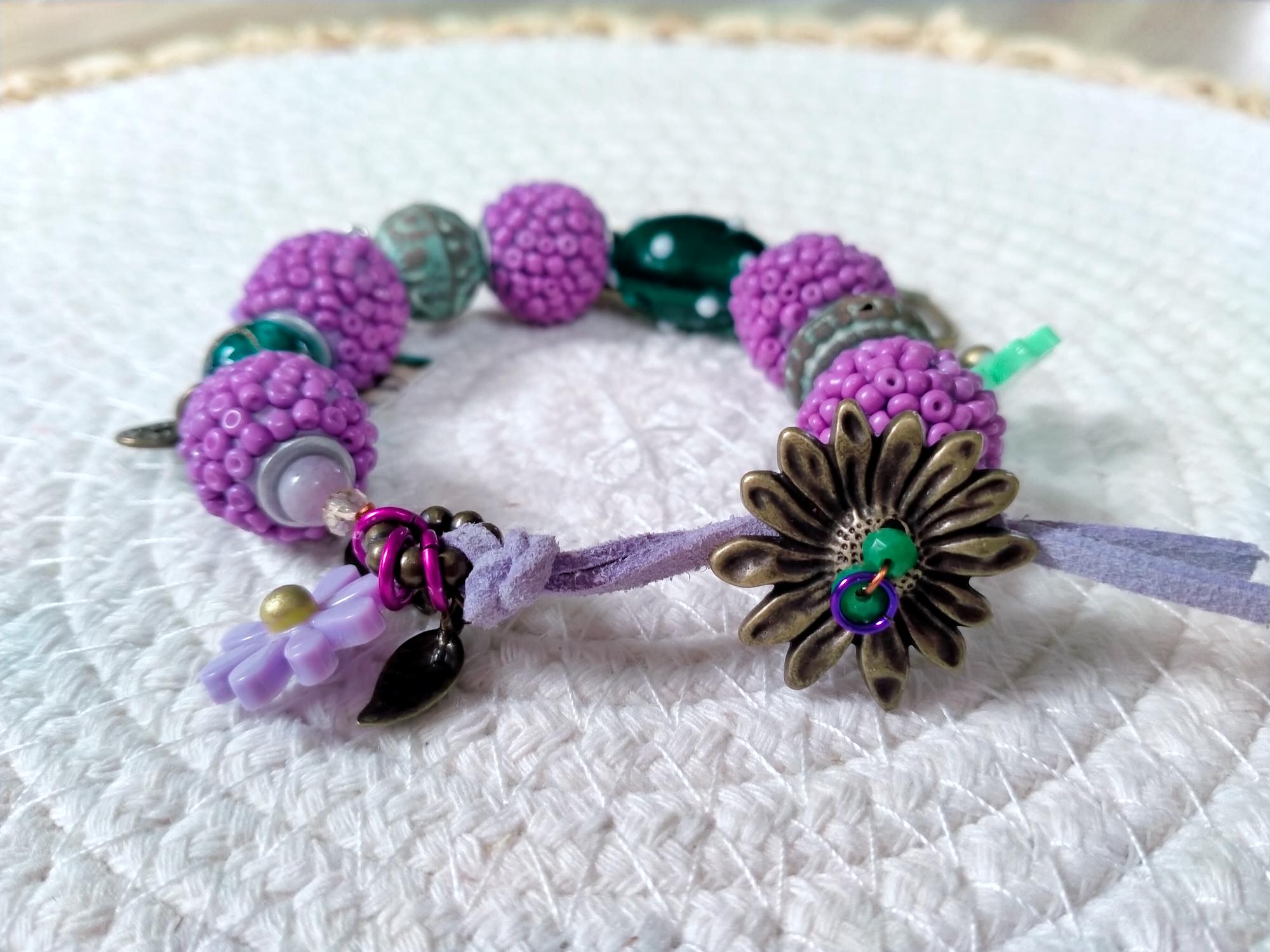 Lila met groene Shamballa armband in brons