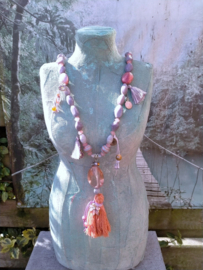 Lange paars met oranje ketting