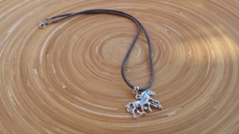 Ketting met paard en veulen bedel grijs