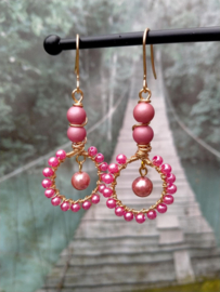Roze copper wire oorbellen