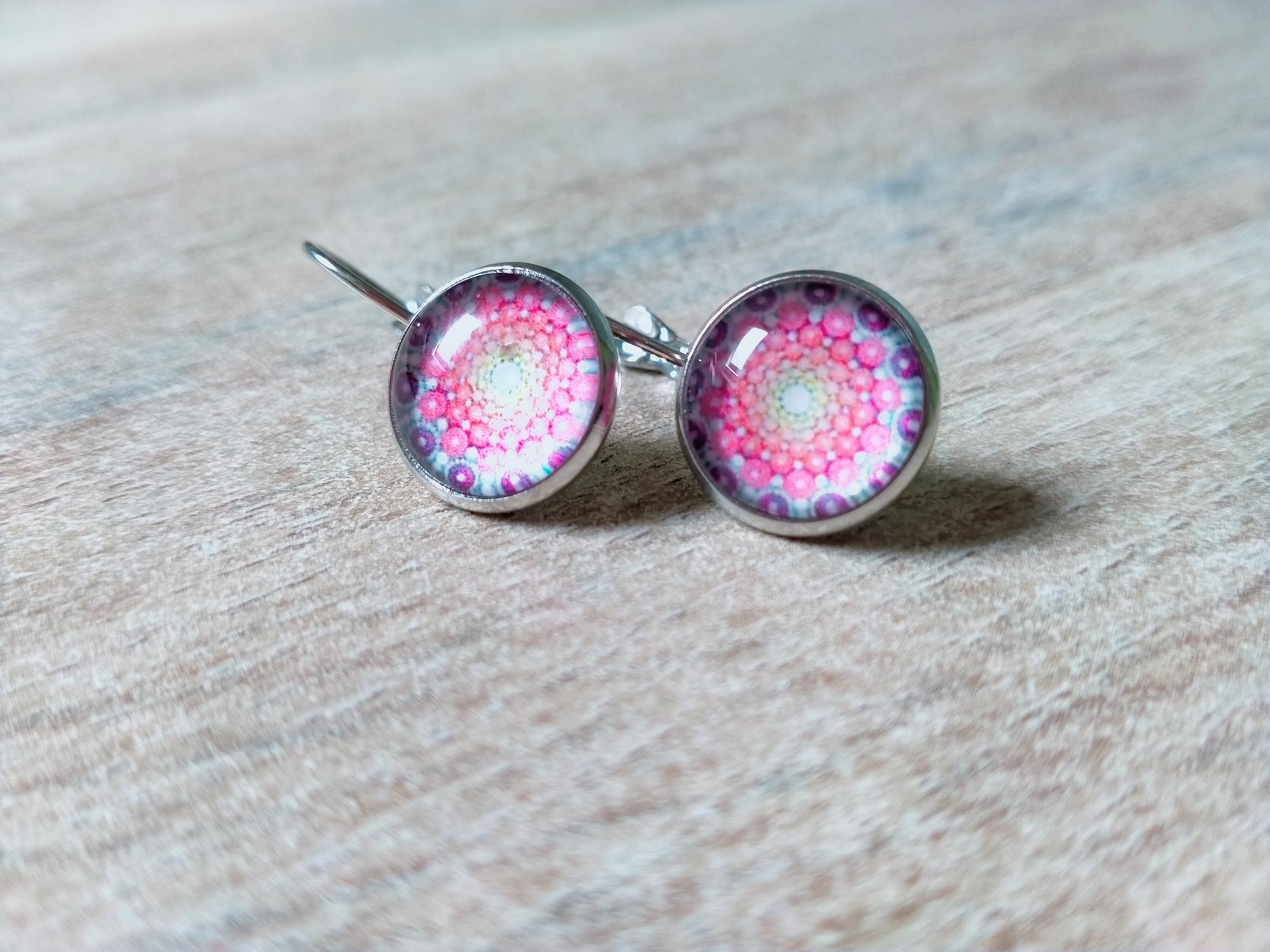 Lila en roze retro klapoorbellen