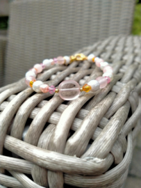 Zalmkleurig glasparel armbandje met electroplated glaskraal