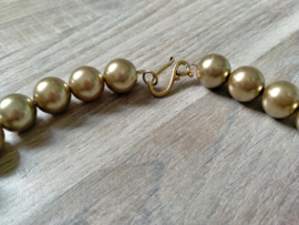 Korte grove glasparel ketting in goudkleur