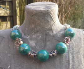 Turquoise/groene ketting van keramiek