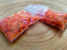 Oranje rocailles of borduurkralen mix van 2, 3 en 4 mm 20 gram