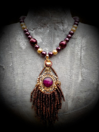 Aubergine kleurige korte ketting