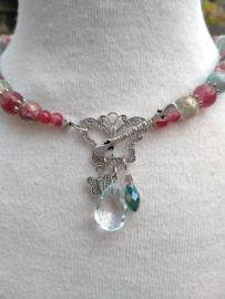 Vlinder ketting van watermeloen en zachtgroene glasparels