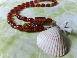 Bruine crinkle glaskralen ketting