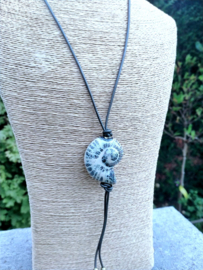 Rondleren ketting grijs keramiek slakkenhuis