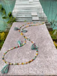 Halflange ibiza style ketting in turquoise en multi-colors