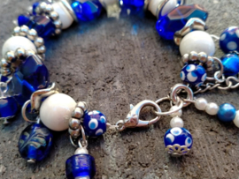 Delfts Blauwe armband met facet geslepen glaskralen en keramiek parels