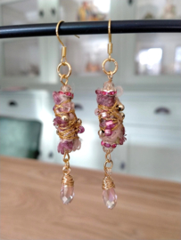 Roze en gouden brocante oorbellen