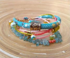 Armband met rood/roze, turquoise en zachtgeel Dreamz koord