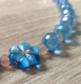 Czech glaskralen bloemenketting
