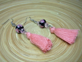 Roze met zwarte Lampwork oorbellen