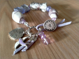 Lila armband met keramiek kralen en knoopsluiting